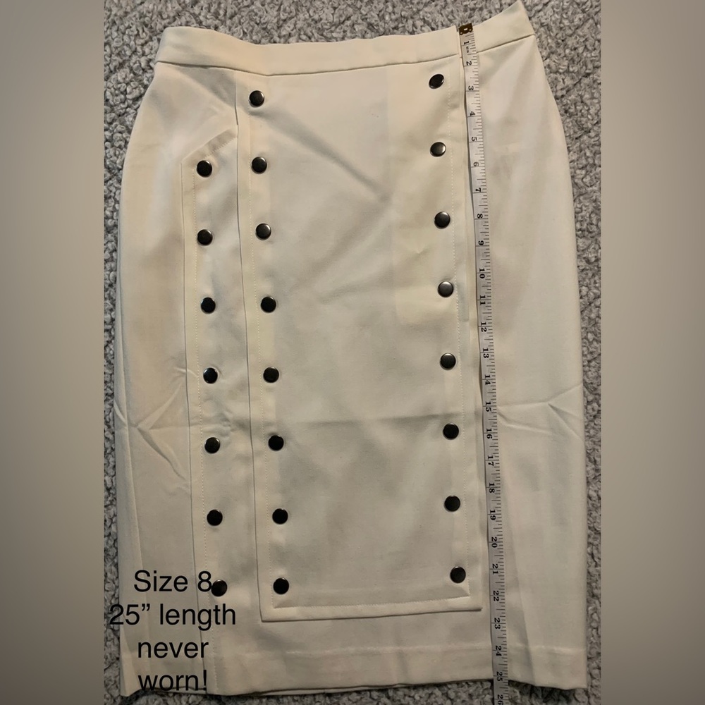 Venus Size 8 white/snap pencil skirt